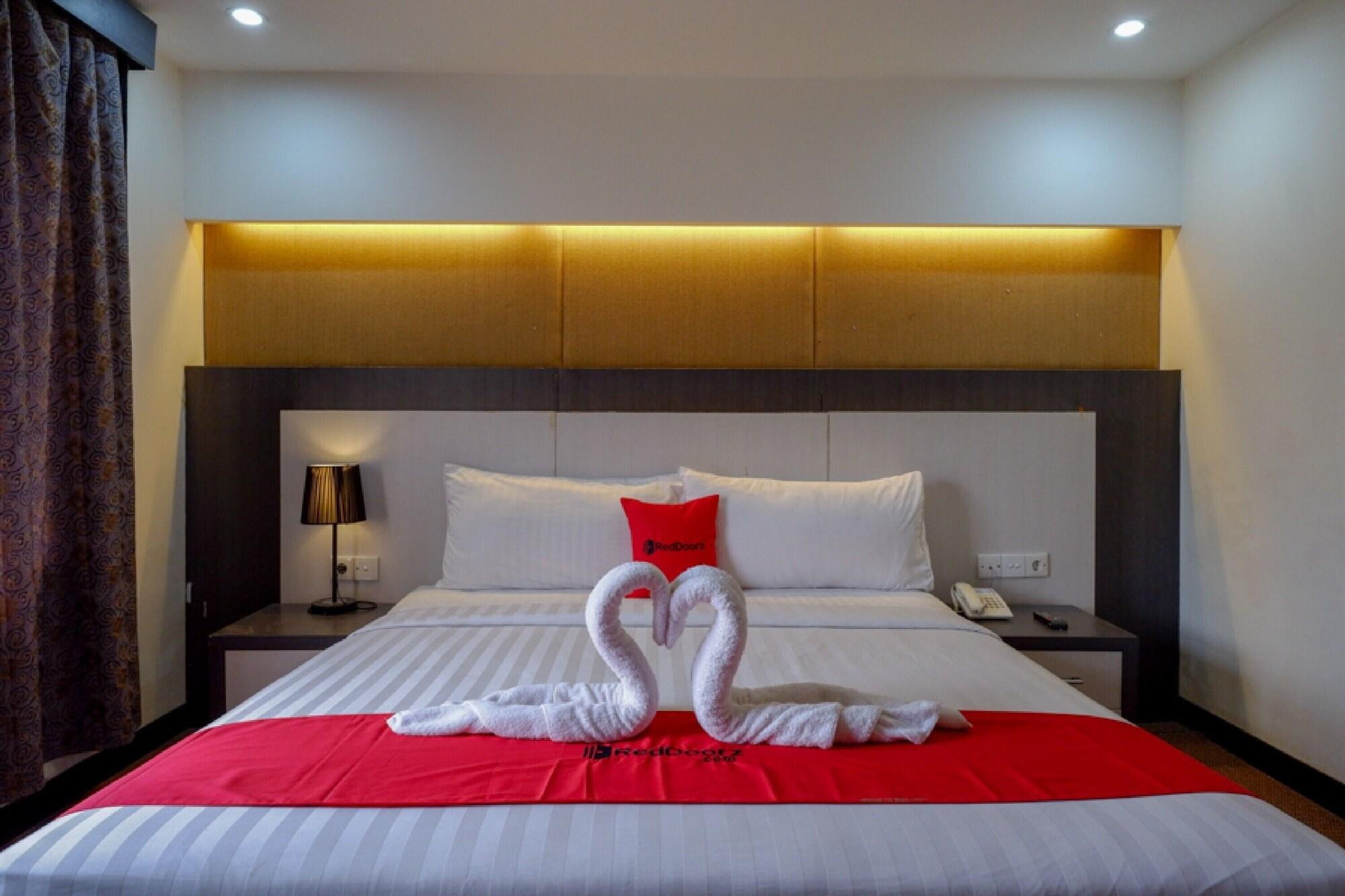 Reddoorz Plus Near Hotel Benua Kendari Luaran gambar